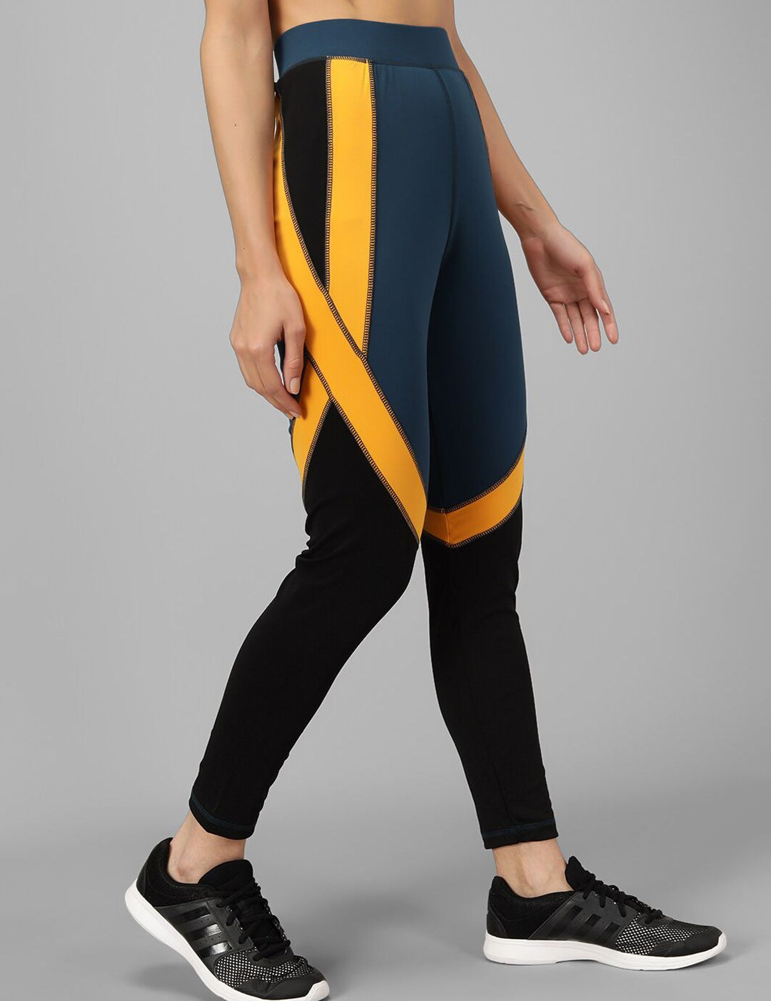 Kotty Women Green & Yellow Colourblocked Tights