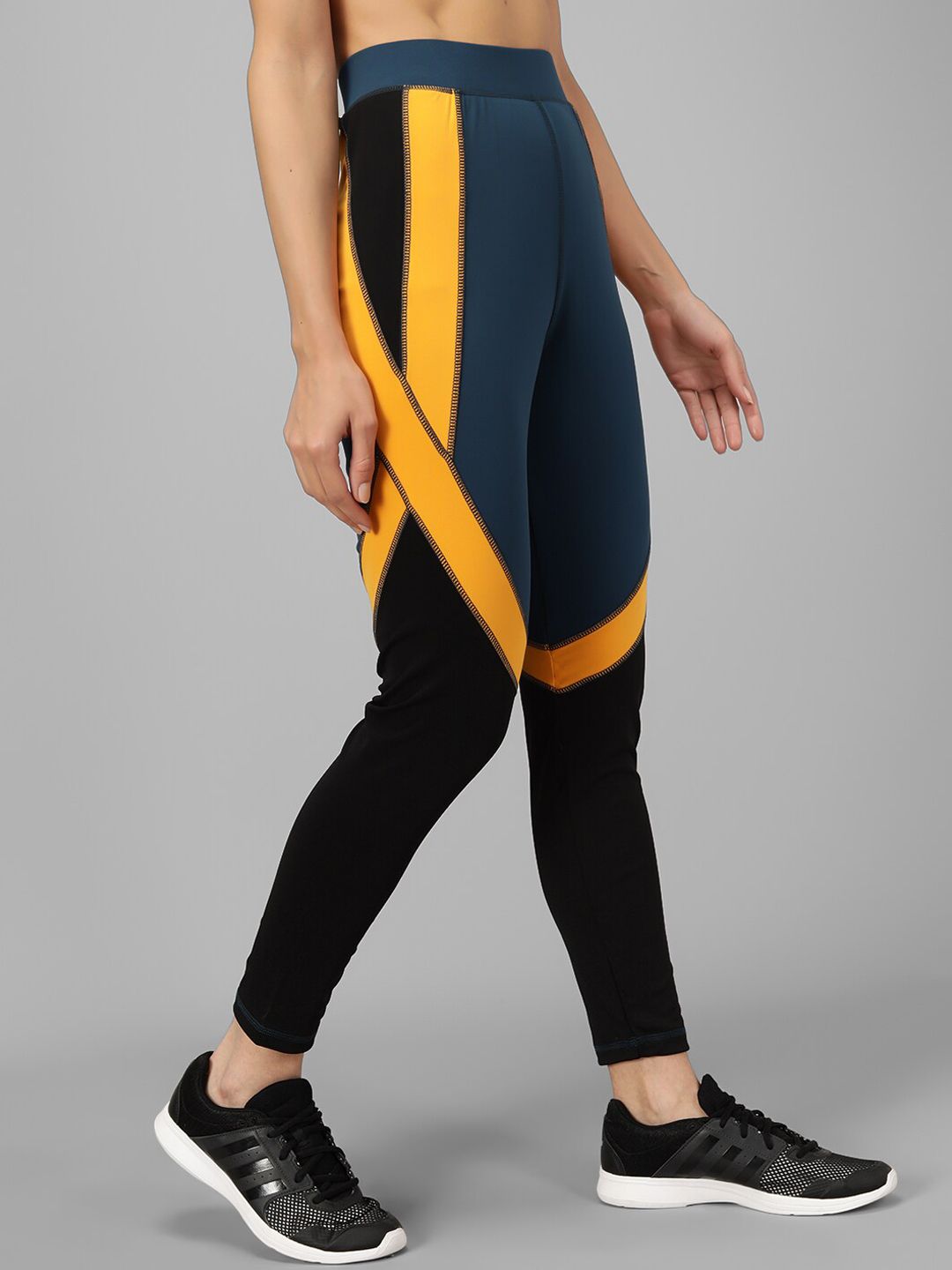 Kotty Women Green & Yellow Colourblocked Tights