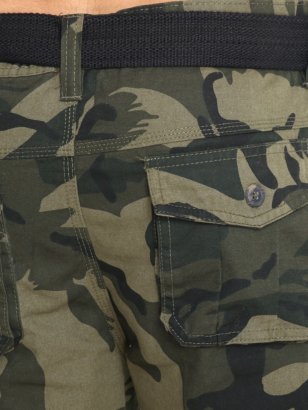 Kotty Men Green Camouflage Printed Regular Fit Cargo Shorts