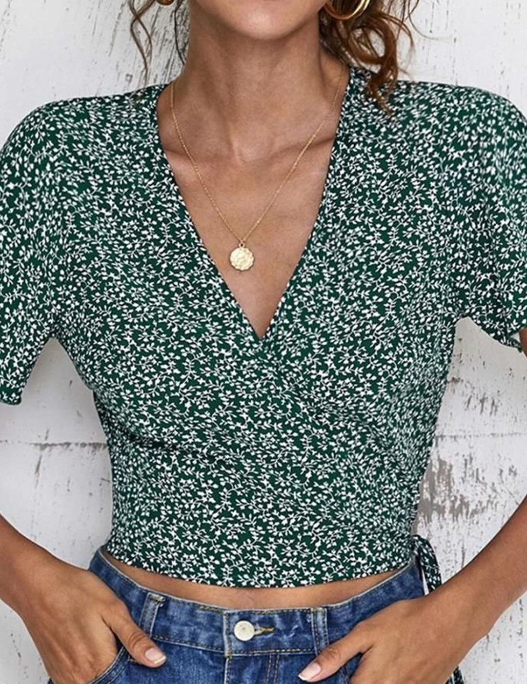 Kotty Floral Printed V-Neck Crepe Crop Top