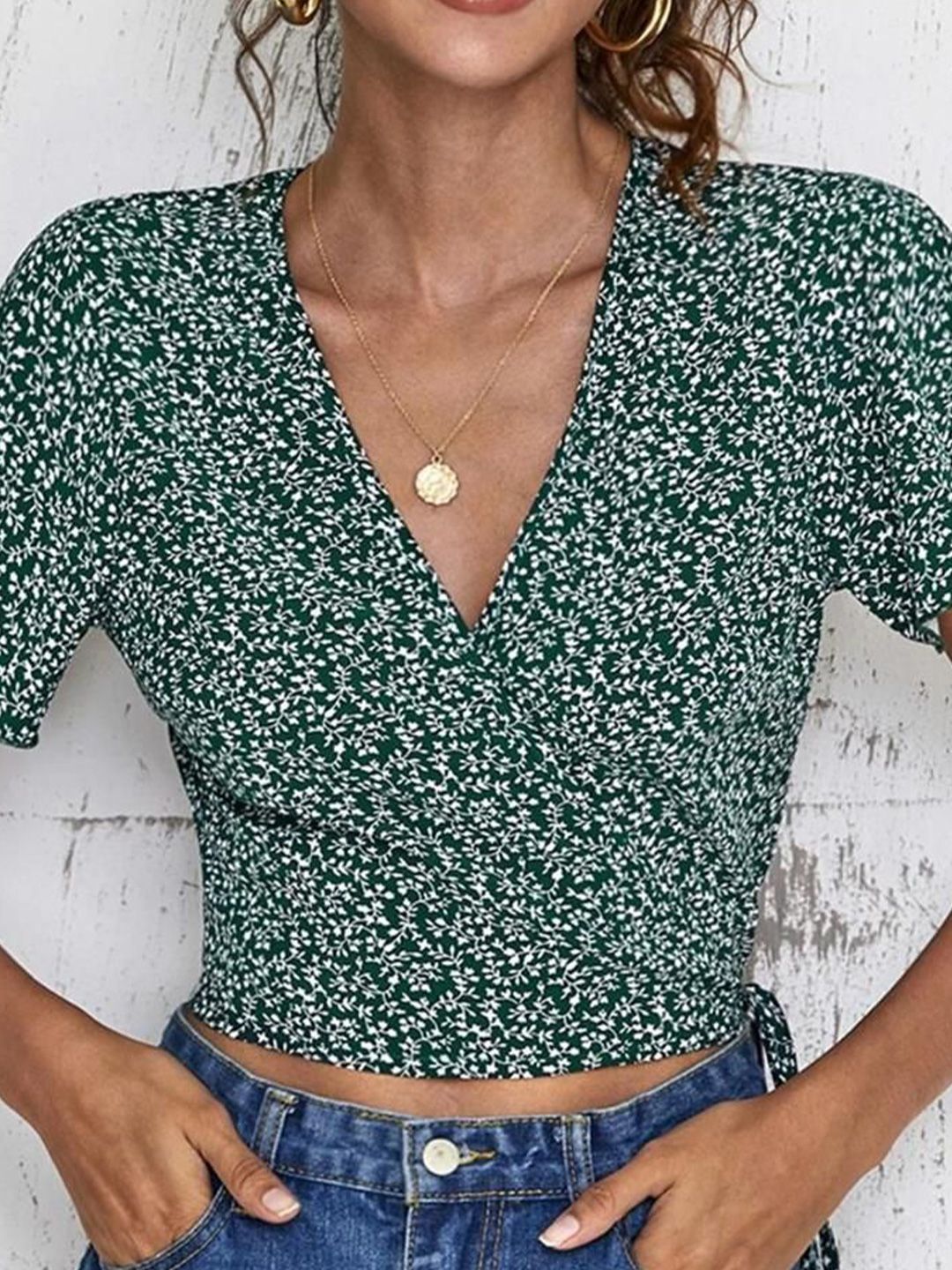 Kotty Floral Printed V-Neck Crepe Crop Top