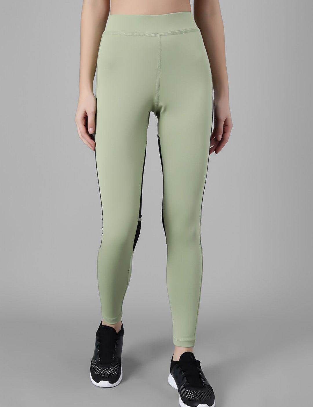 Kotty Women Green Solid Training Tights