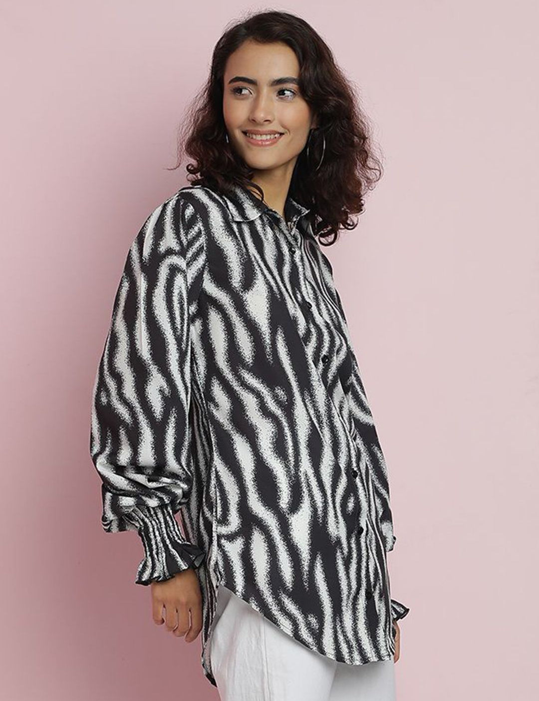 Kotty Women Spread Collar Abstract Printed Abstract Crepe Oversized Casual Shirt