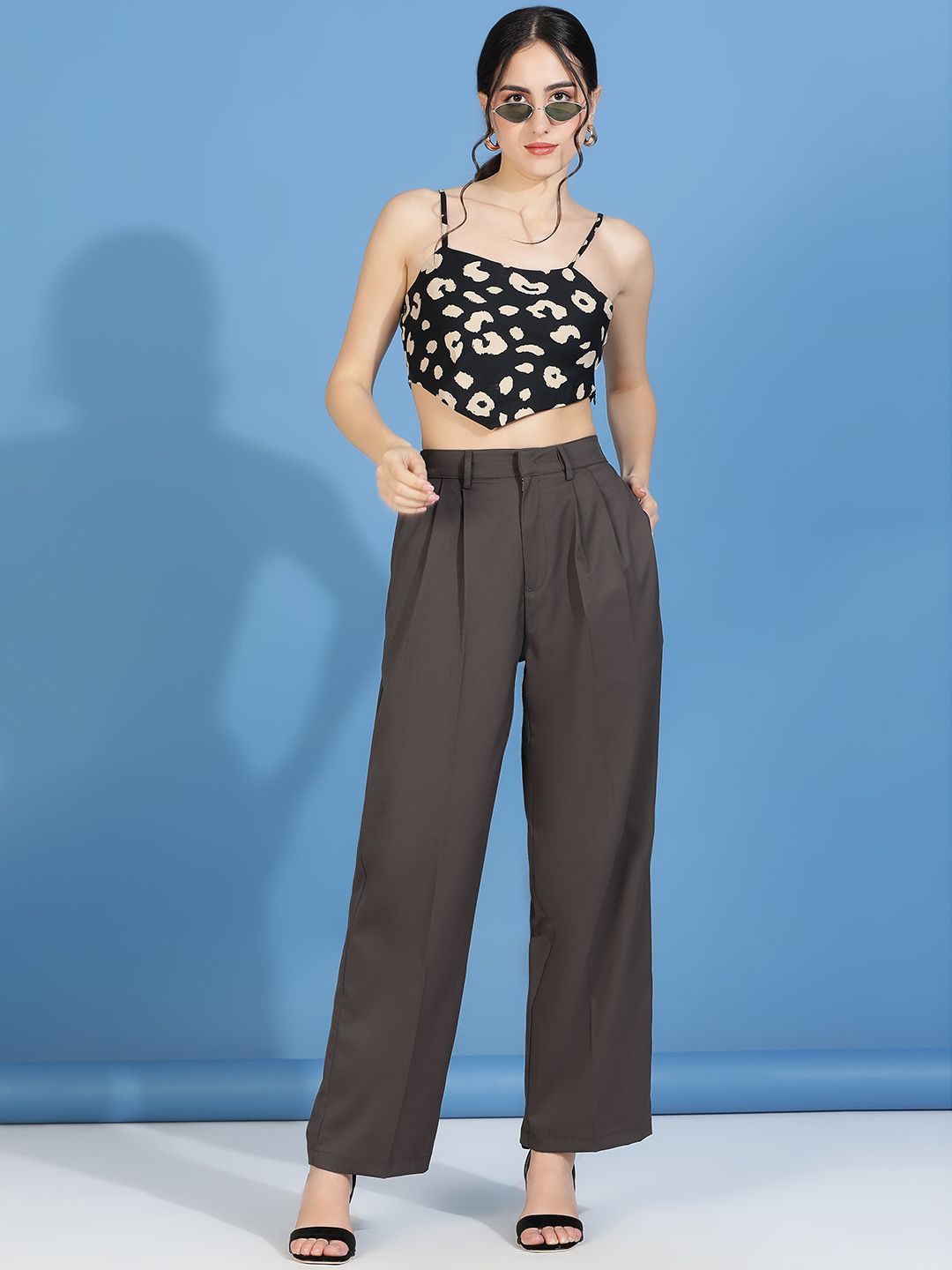 Kotty Women Relaxed Straight Fit High-Rise Easy Wash Pleated Parallel Trousers