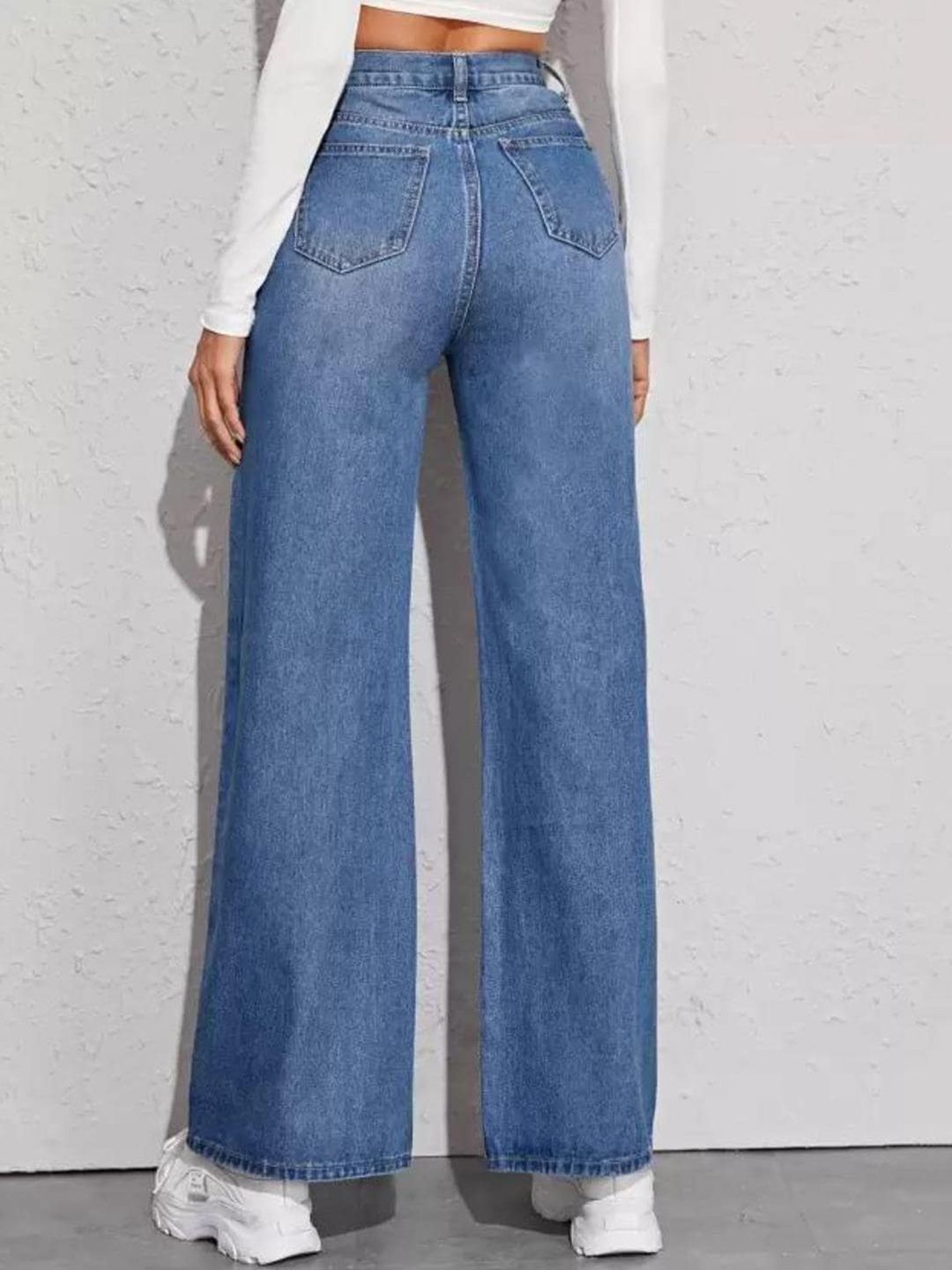 Kotty Blue Women Jean Straight Fit High-Rise Clean Look Light Fade Stretchable Jeans