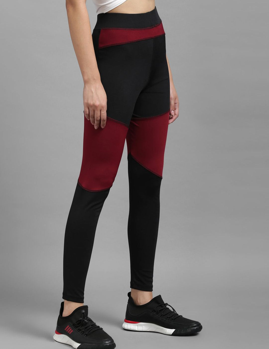 Kotty Women Maroon & Black Colourblocked Tights