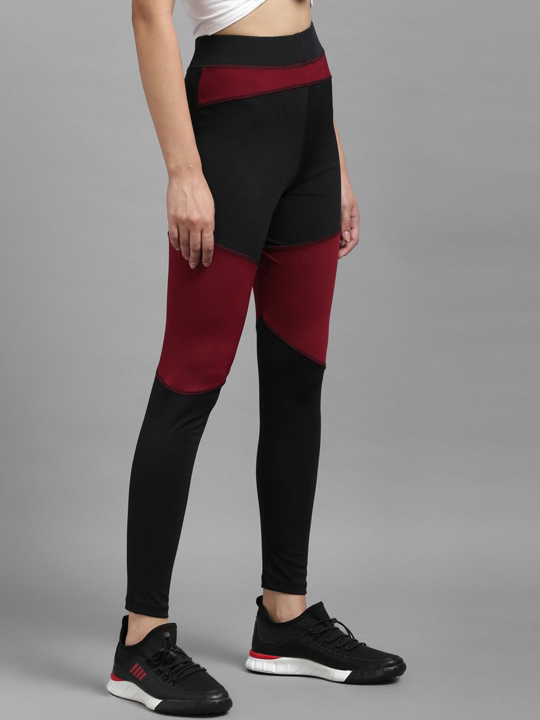 Kotty Women Maroon & Black Colourblocked Tights