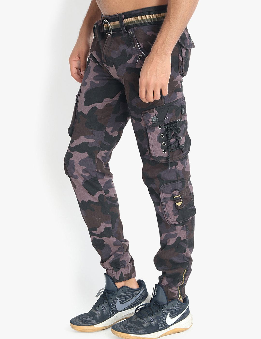 Kotty Men Black & Olive Green Regular Fit Camouflage Printed Cargos
