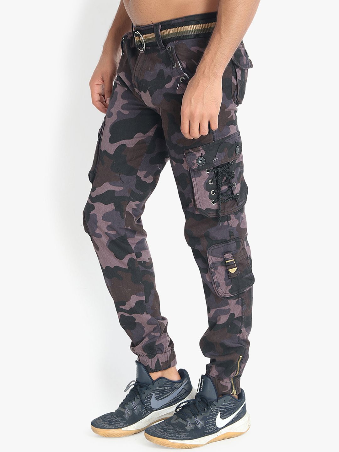 Kotty Men Black & Olive Green Regular Fit Camouflage Printed Cargos
