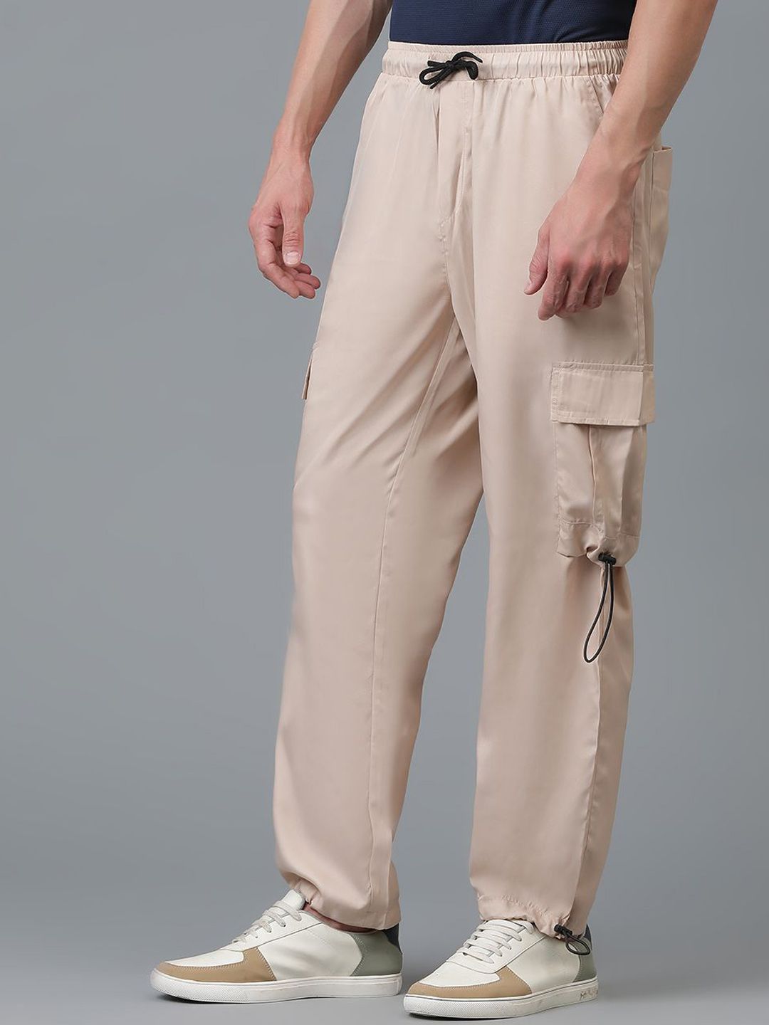Kotty Men Relaxed Low-Rise Easy Wash Cargos Trousers