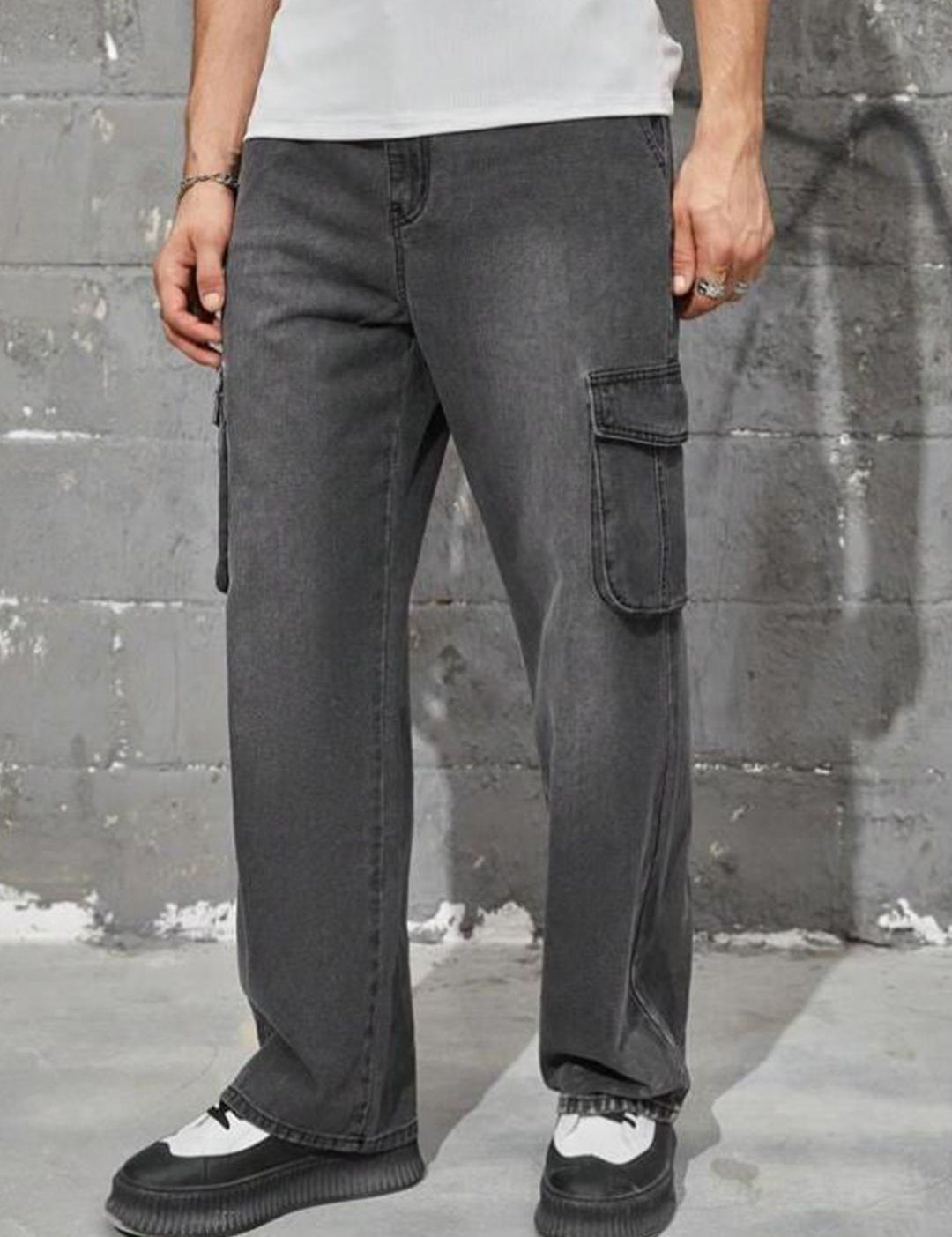 Kotty Men Jean Low-Rise Clean Look Light Fade Stretchable Cargo Jeans