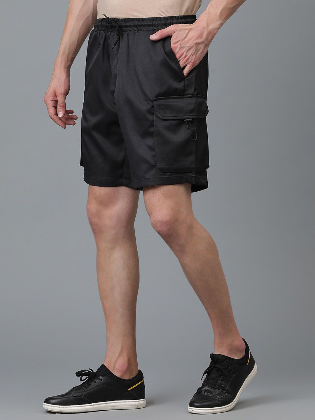 Kotty Men Low-Rise Cargo Shorts