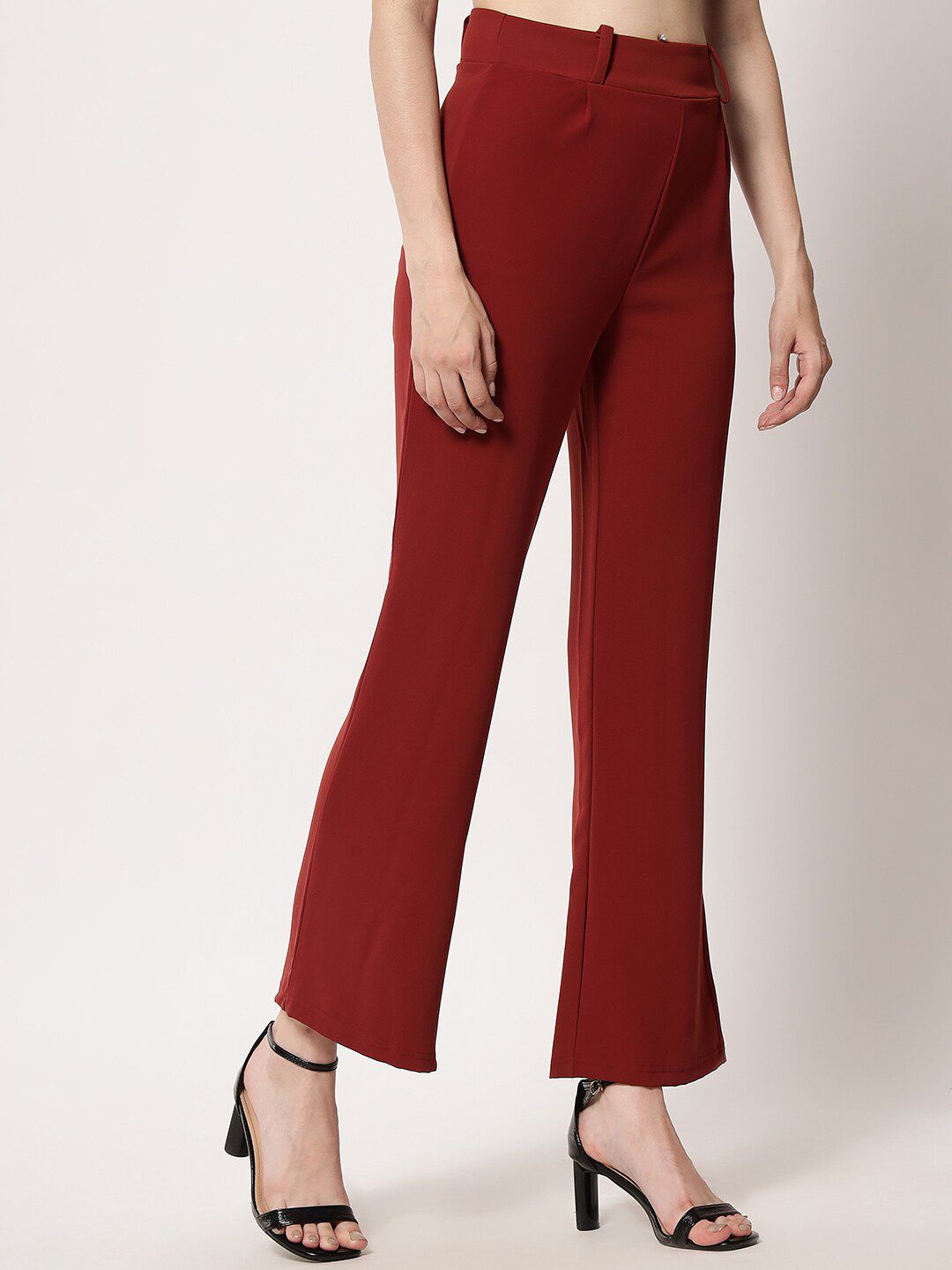 Kotty Women Relaxed Straight Leg Straight Fit High-Rise Easy Wash Pleated Trousers