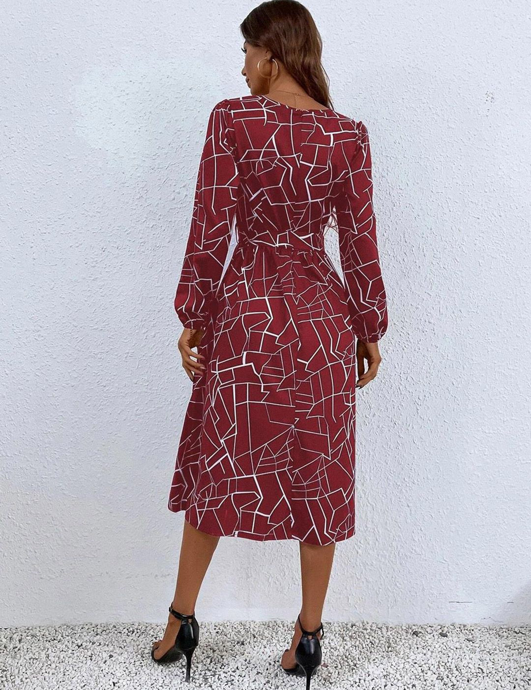 Kotty Maroon & White Abstract Printed Puff Sleeves Crepe Fit & Flare Midi Dress