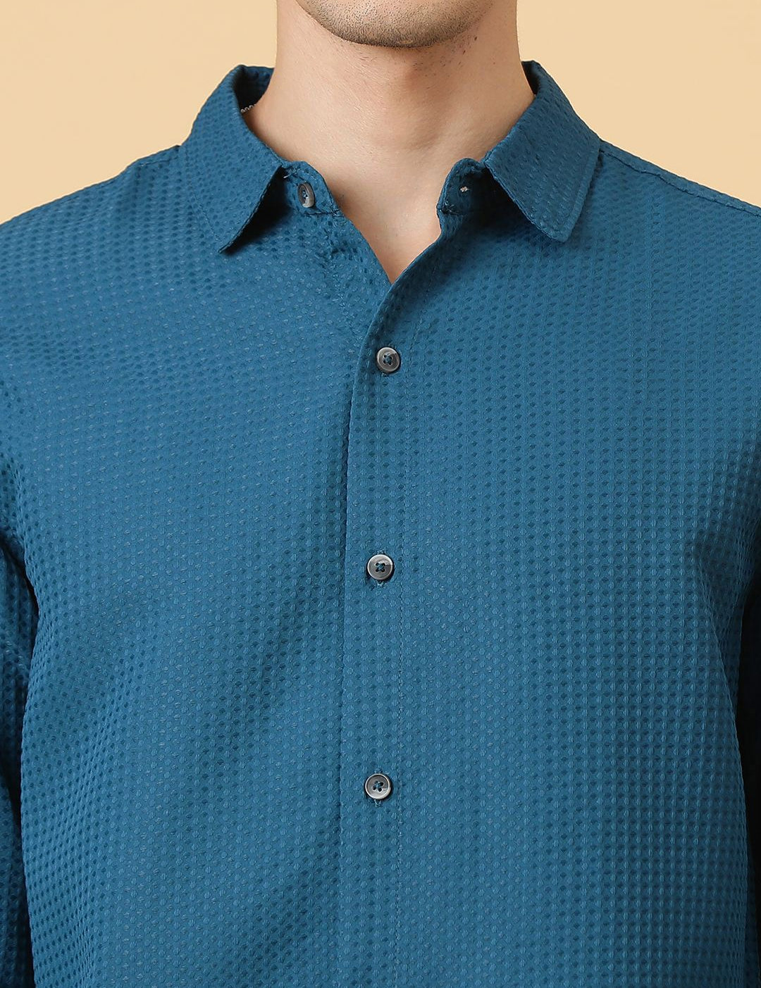 Kotty Men Relaxed Spread Collar Solid Casual Shirt