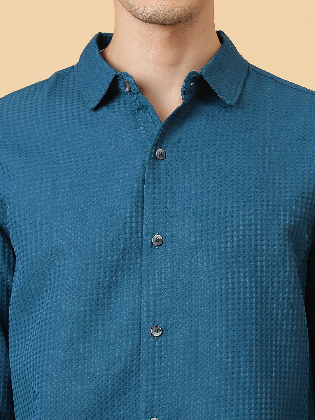 Kotty Men Relaxed Spread Collar Solid Casual Shirt