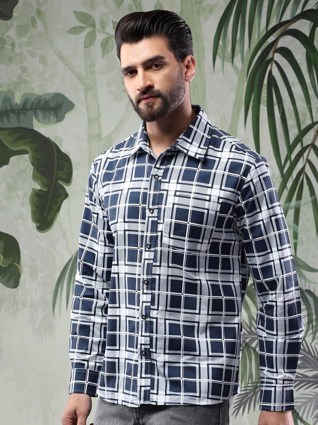 Kotty Men Spread Collar Checked Casual Shirt