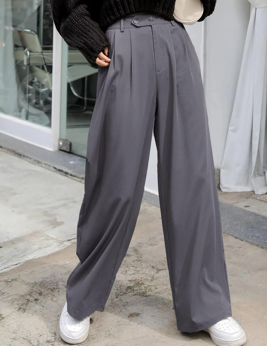 Kotty Women Relaxed Straight Leg Straight Fit High-Rise Easy Wash Pleated Trousers