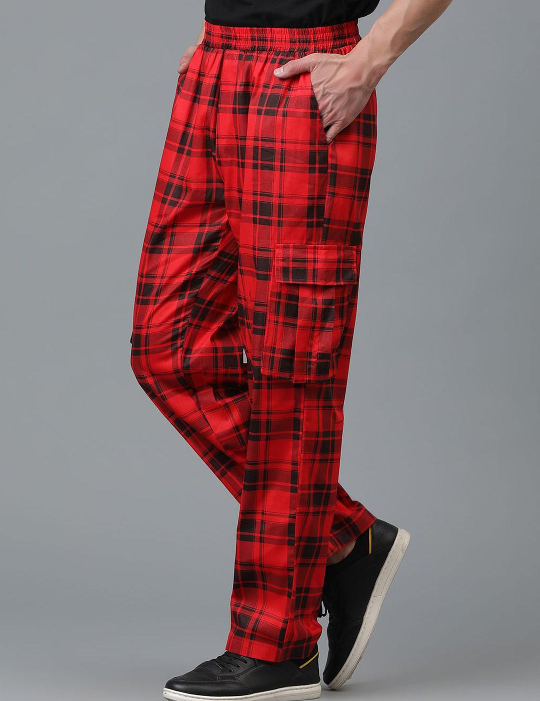 Kotty Men Checked Relaxed Low-Rise Easy Wash Chinos Trousers