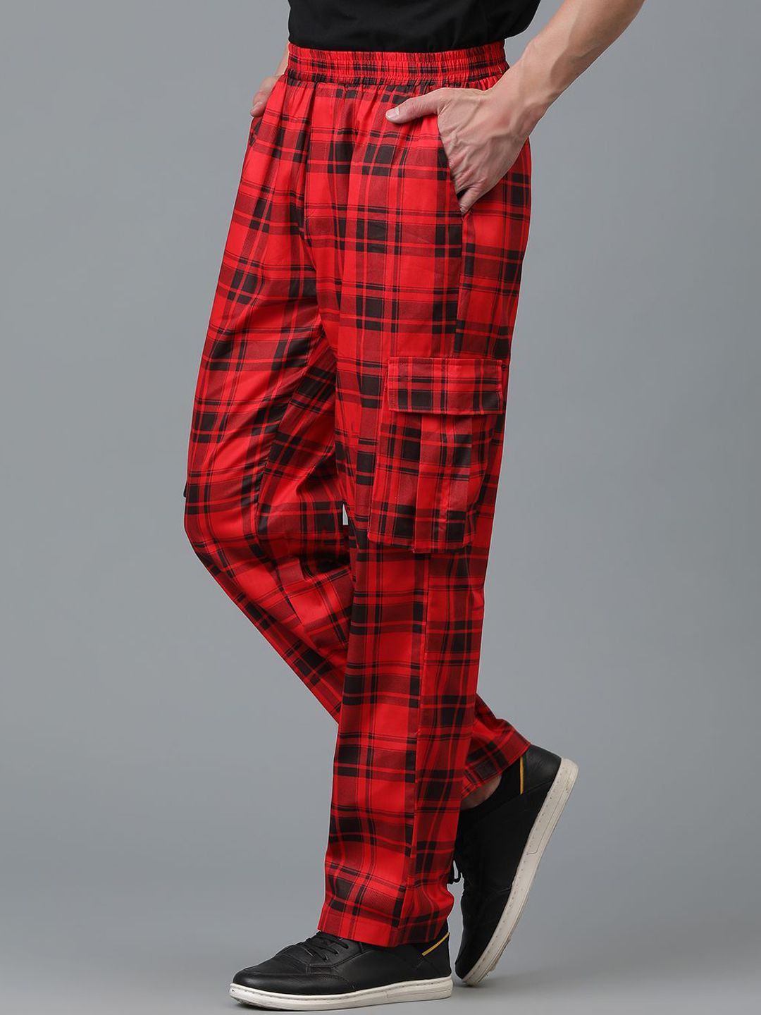 Kotty Men Checked Relaxed Low-Rise Easy Wash Chinos Trousers