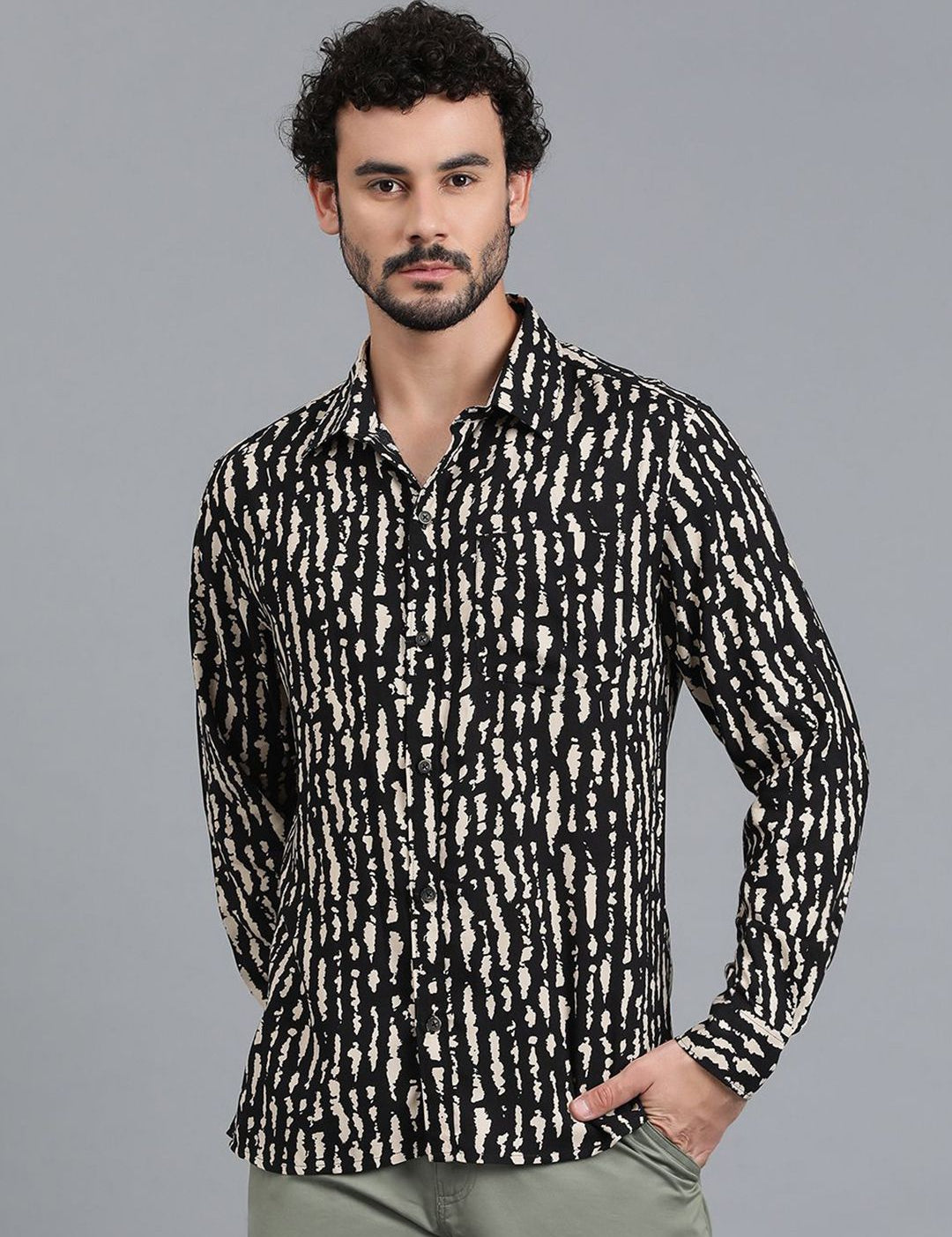 Kotty Black & Cream Abstract Printed Spread Collar Relaxed Fit Casual Shirt