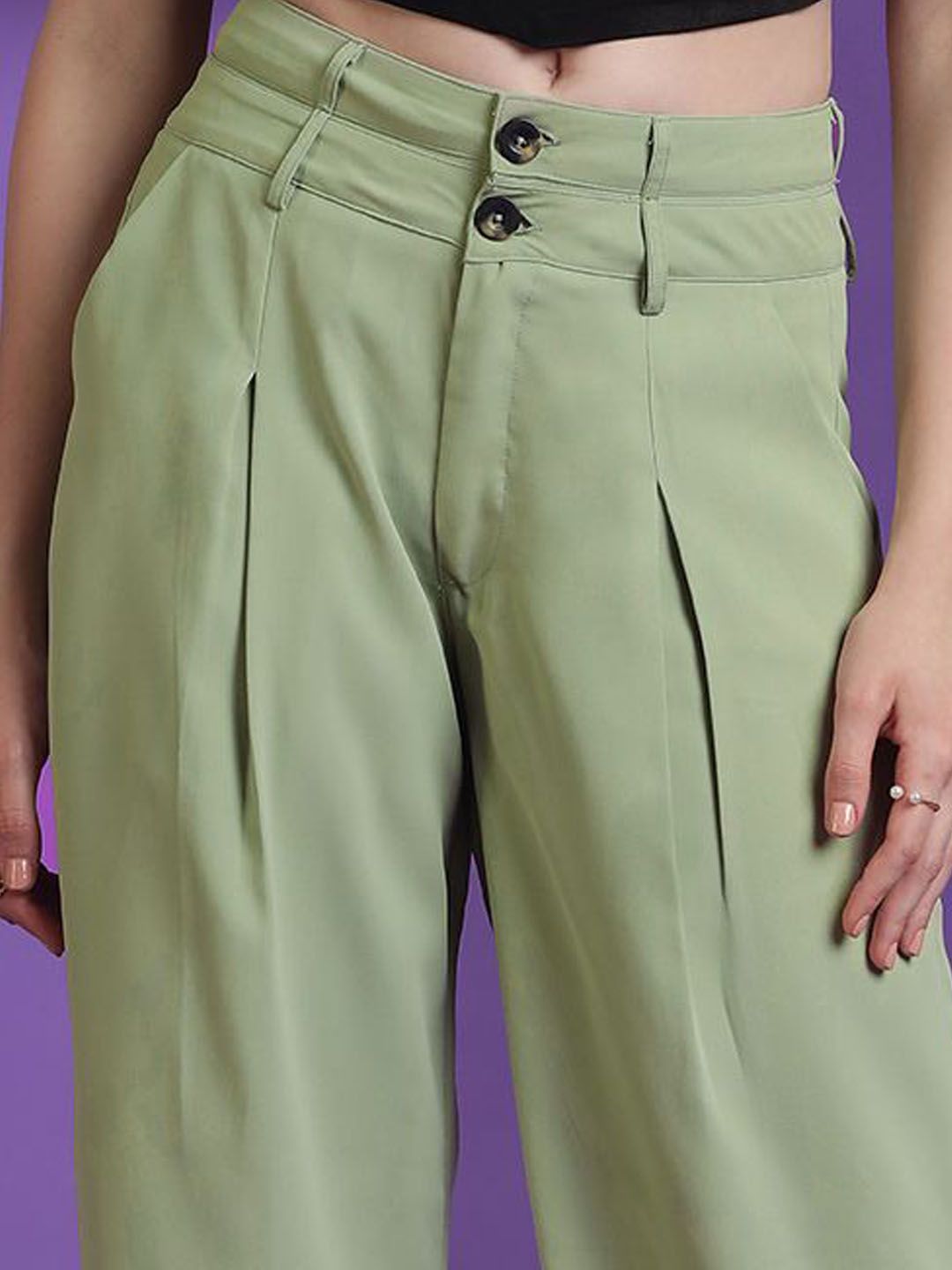 Kotty Women Solid Relaxed Straight Fit Mid-Rise Easy Wash Pleated Regular Trousers