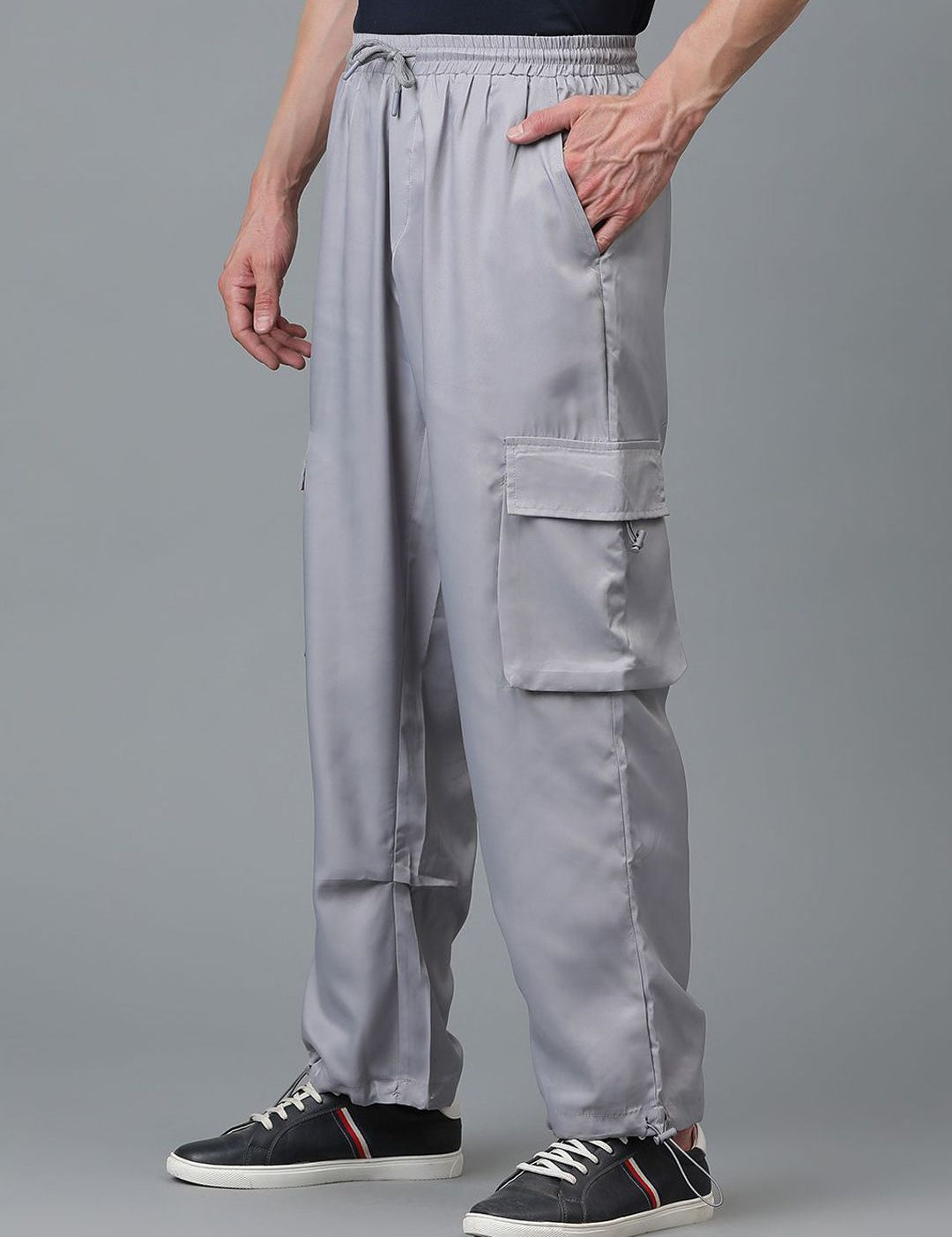 Kotty Men Relaxed Low-Rise Easy Wash Cargos Trousers