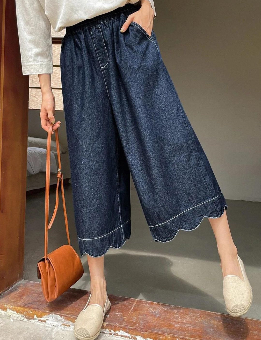 Kotty Women Flared High-Rise Clean Look Cropped Stretchable Jeans