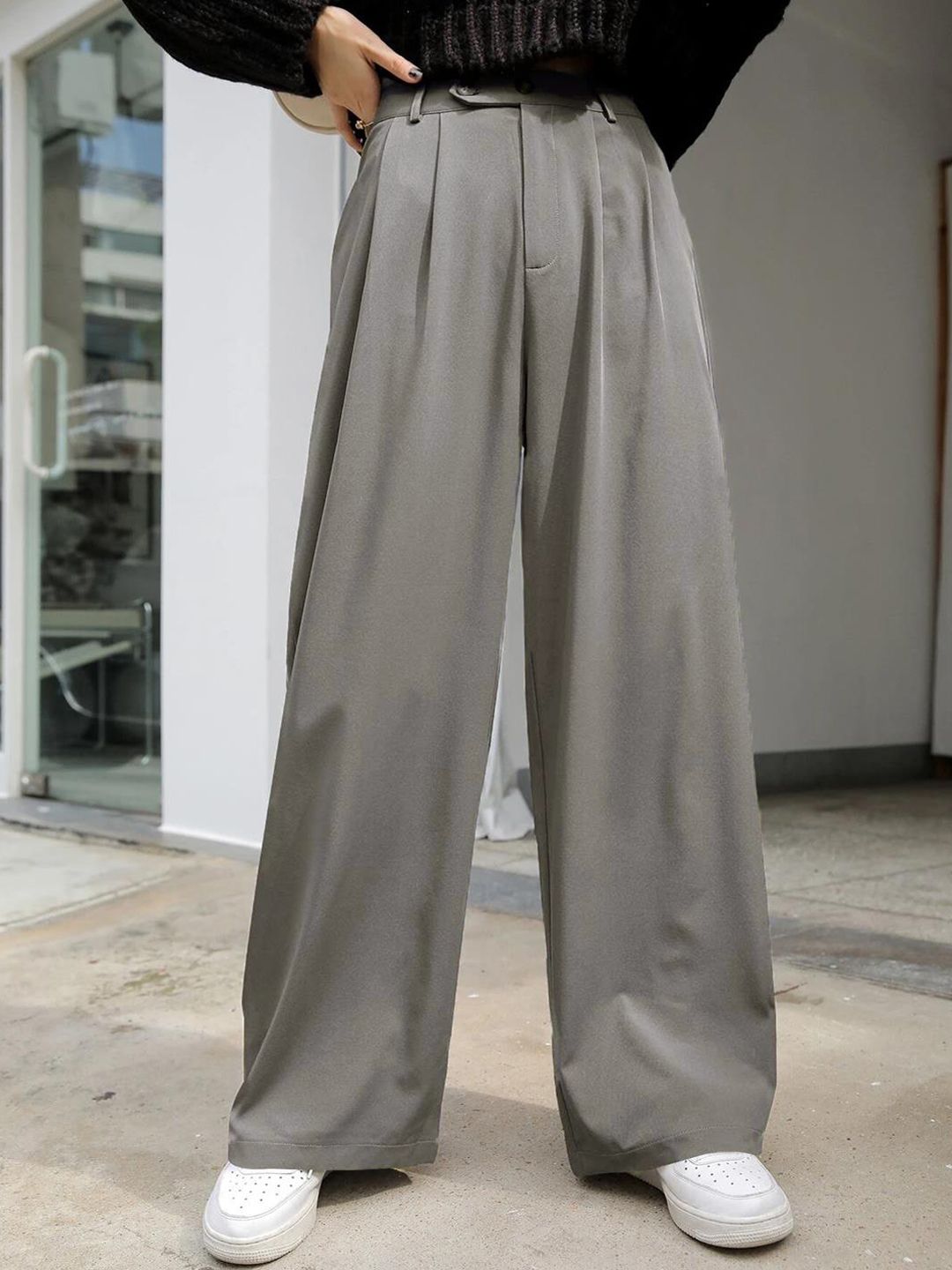 Kotty Women Grey Relaxed Straight Leg High-Rise Pleated Trousers