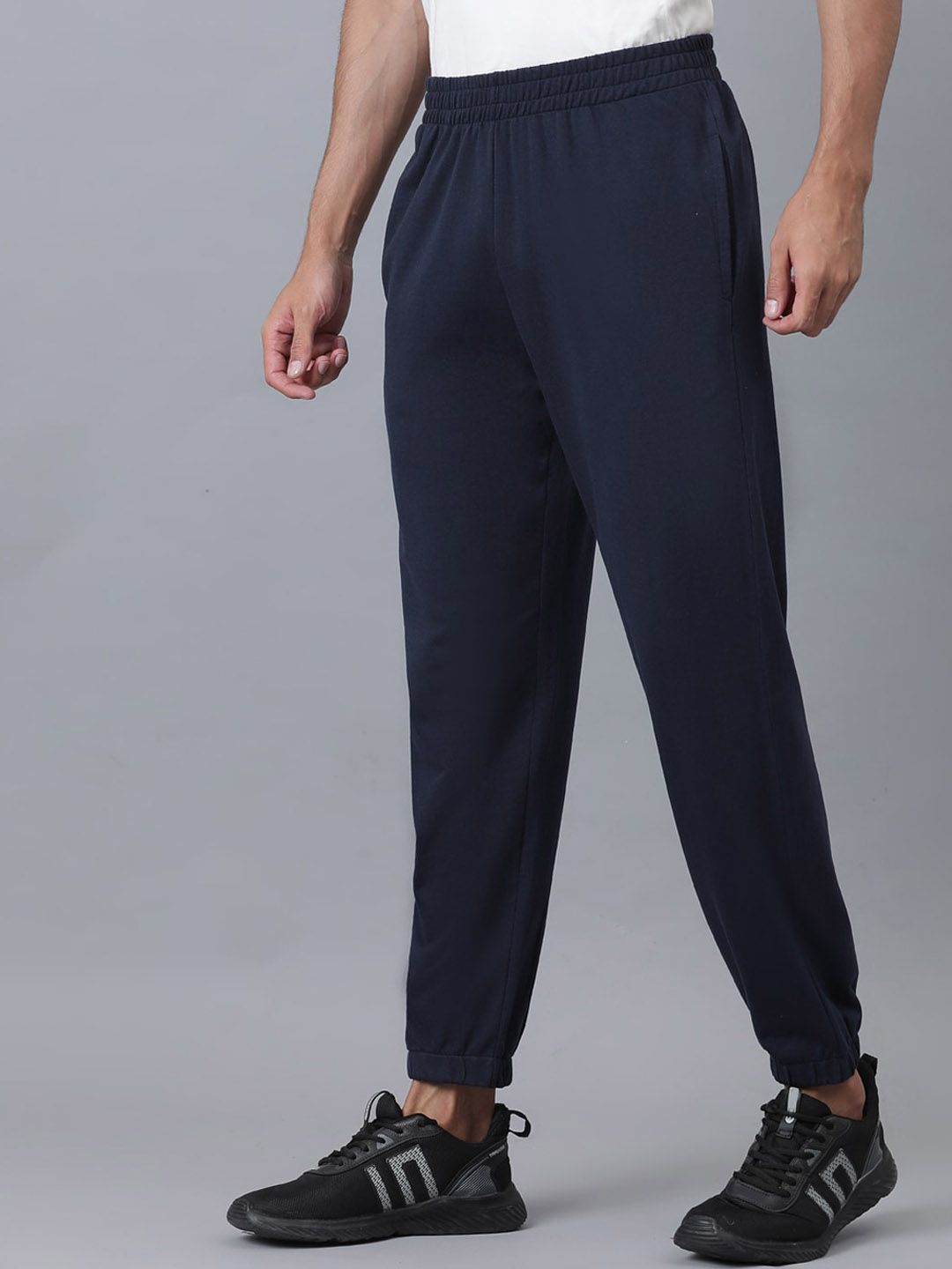 Kotty Men Mid Rise Joggers