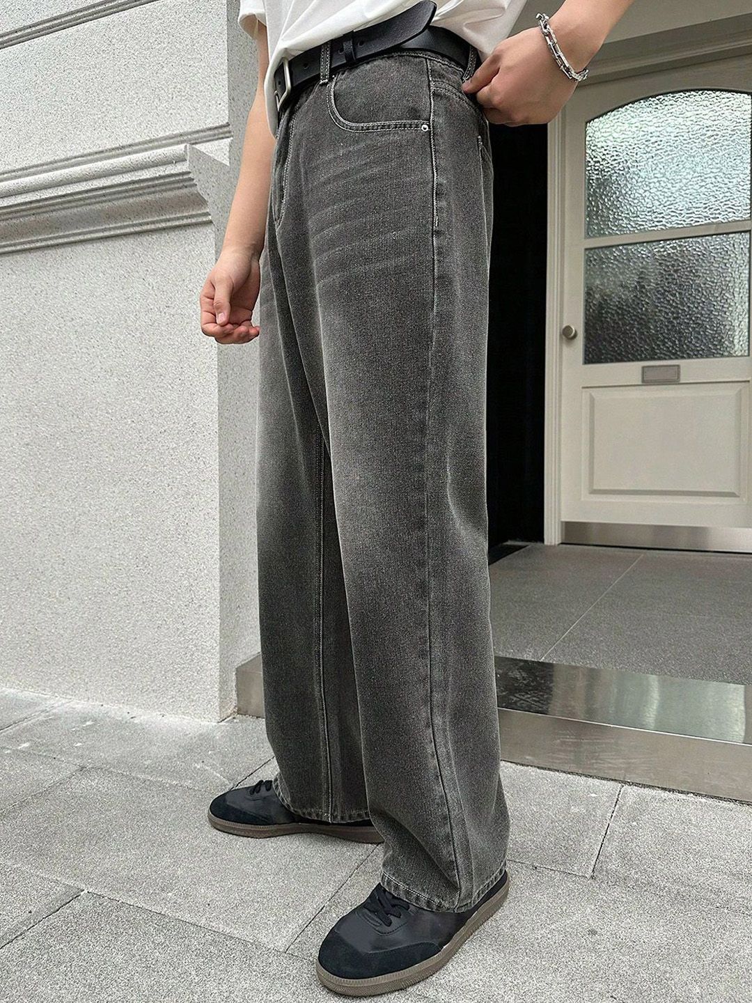 Kotty Men Mid-Rise Jean Wide Leg Heavy Fade Stretchable Cotton Jeans