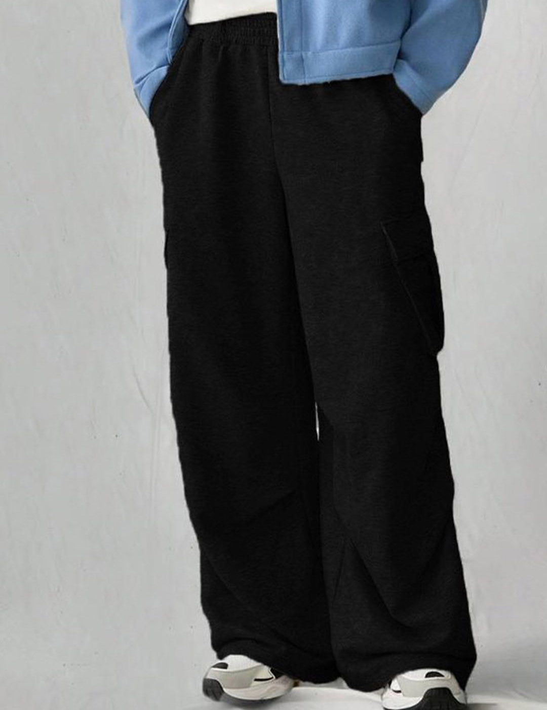 Kotty Men Relaxed Fit Mid-Rise Cotton Cargo Trousers