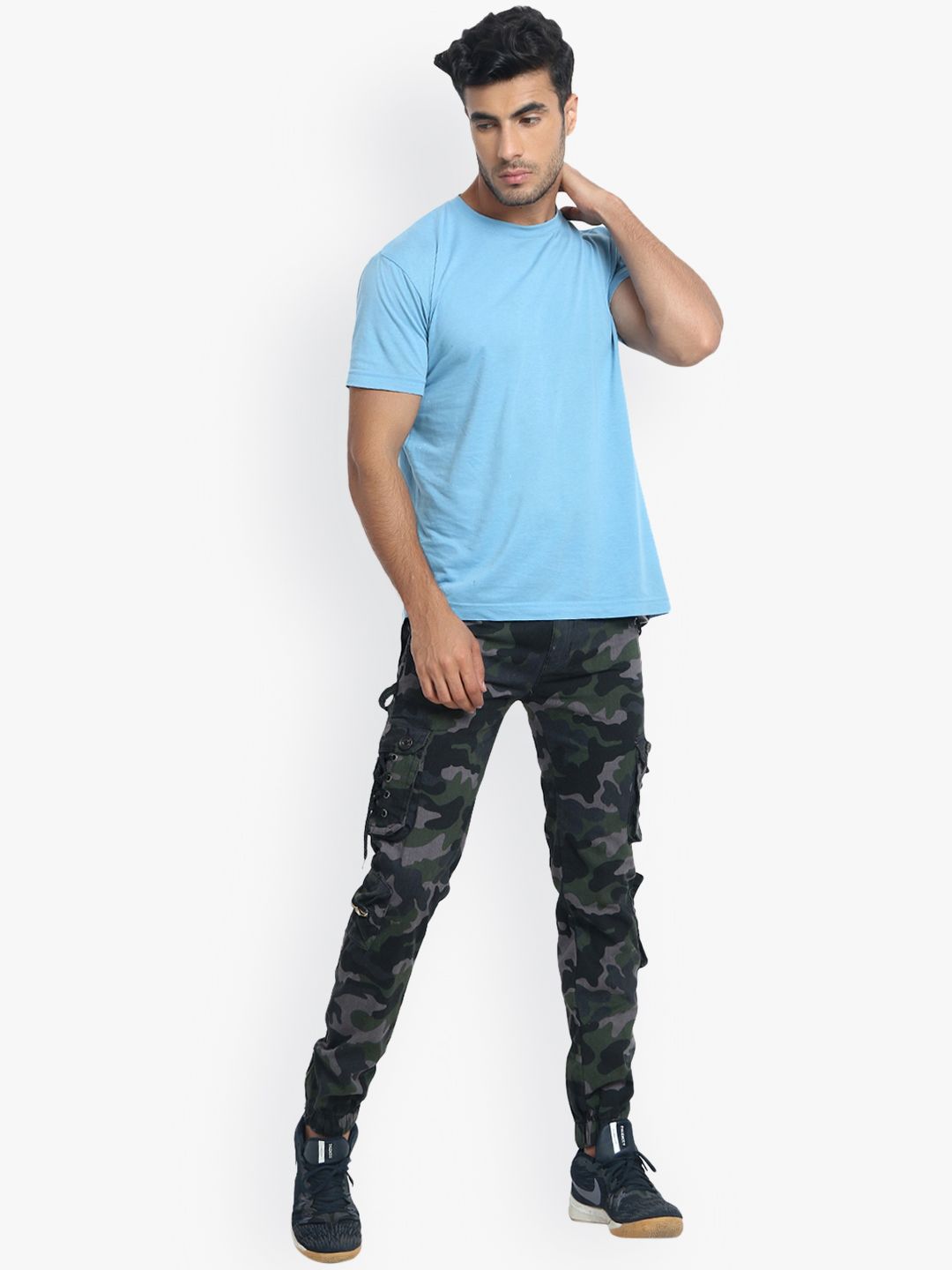 Kotty Men Black & Green Regular Fit Camouflage Printed Cargos