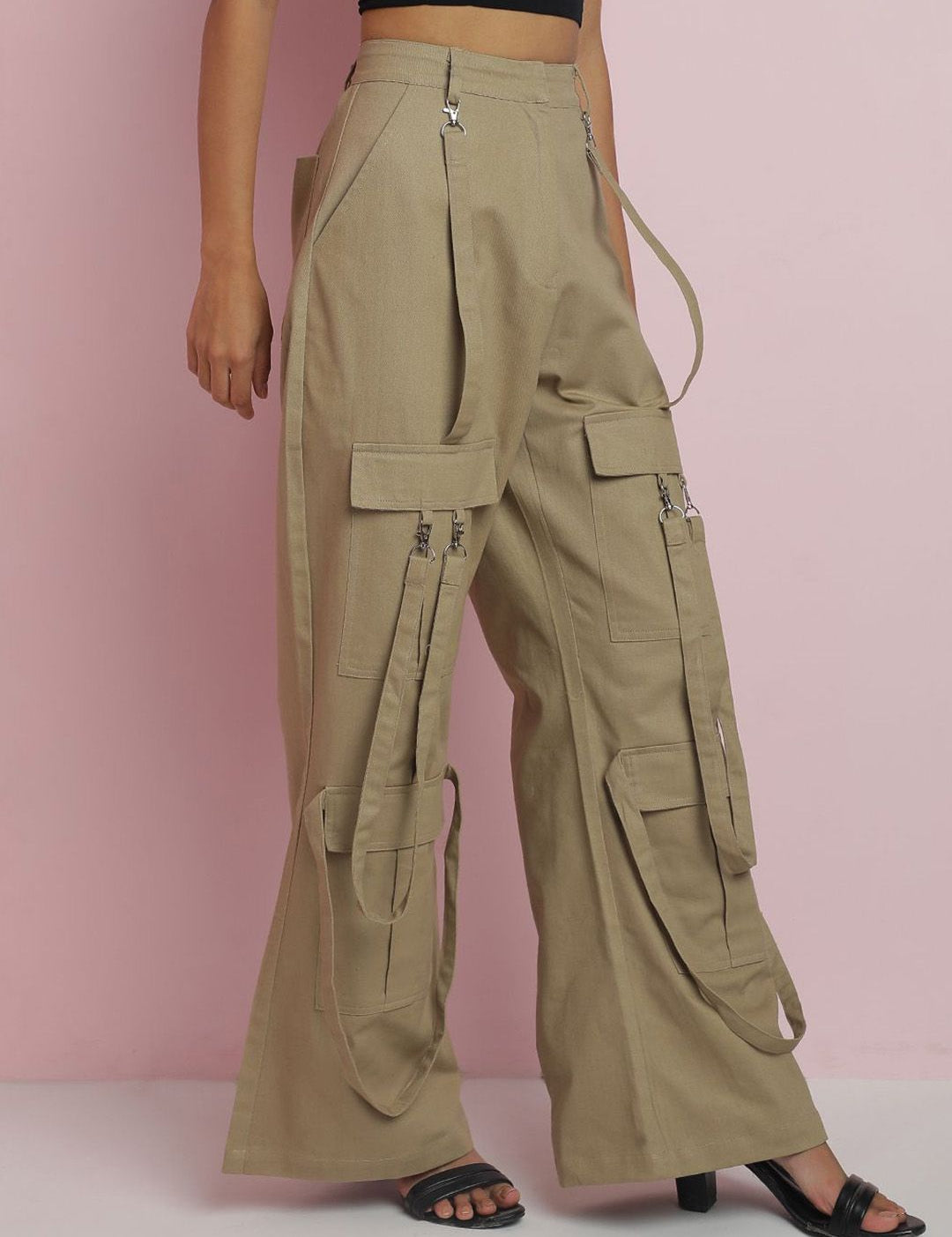 Kotty Women Solid Relaxed Straight Fit Mid-Rise Cargo Trousers