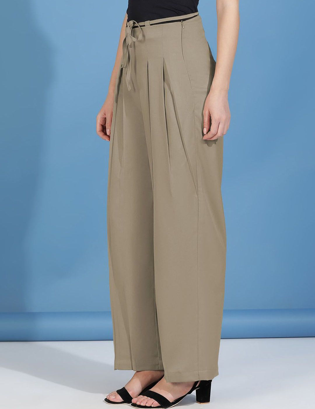 Kotty Women Relaxed Straight Fit High-Rise Easy Wash Pleated Trousers