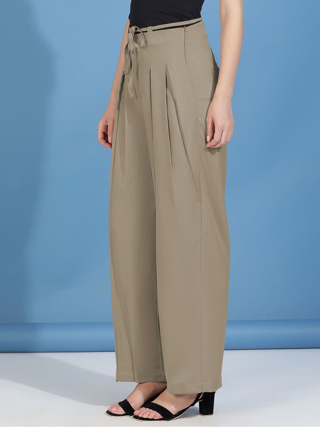 Kotty Women Relaxed Straight Fit High-Rise Easy Wash Pleated Trousers