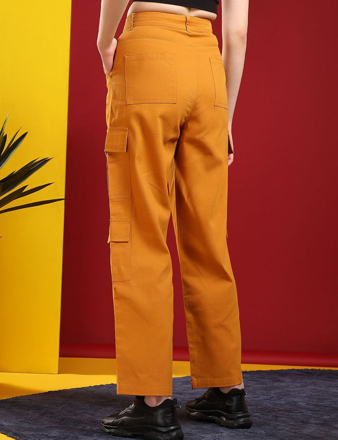 Kotty Women Regular Fit Mid-Rise Cargo Trouser