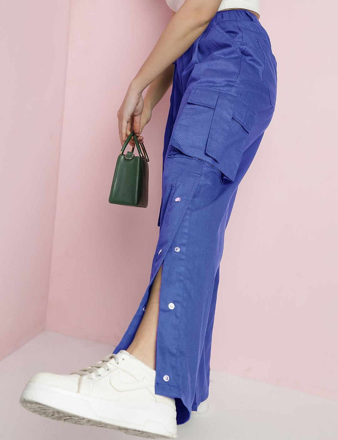 Kotty Women Relaxed Fit High-Rise Solid Cargos Trousers