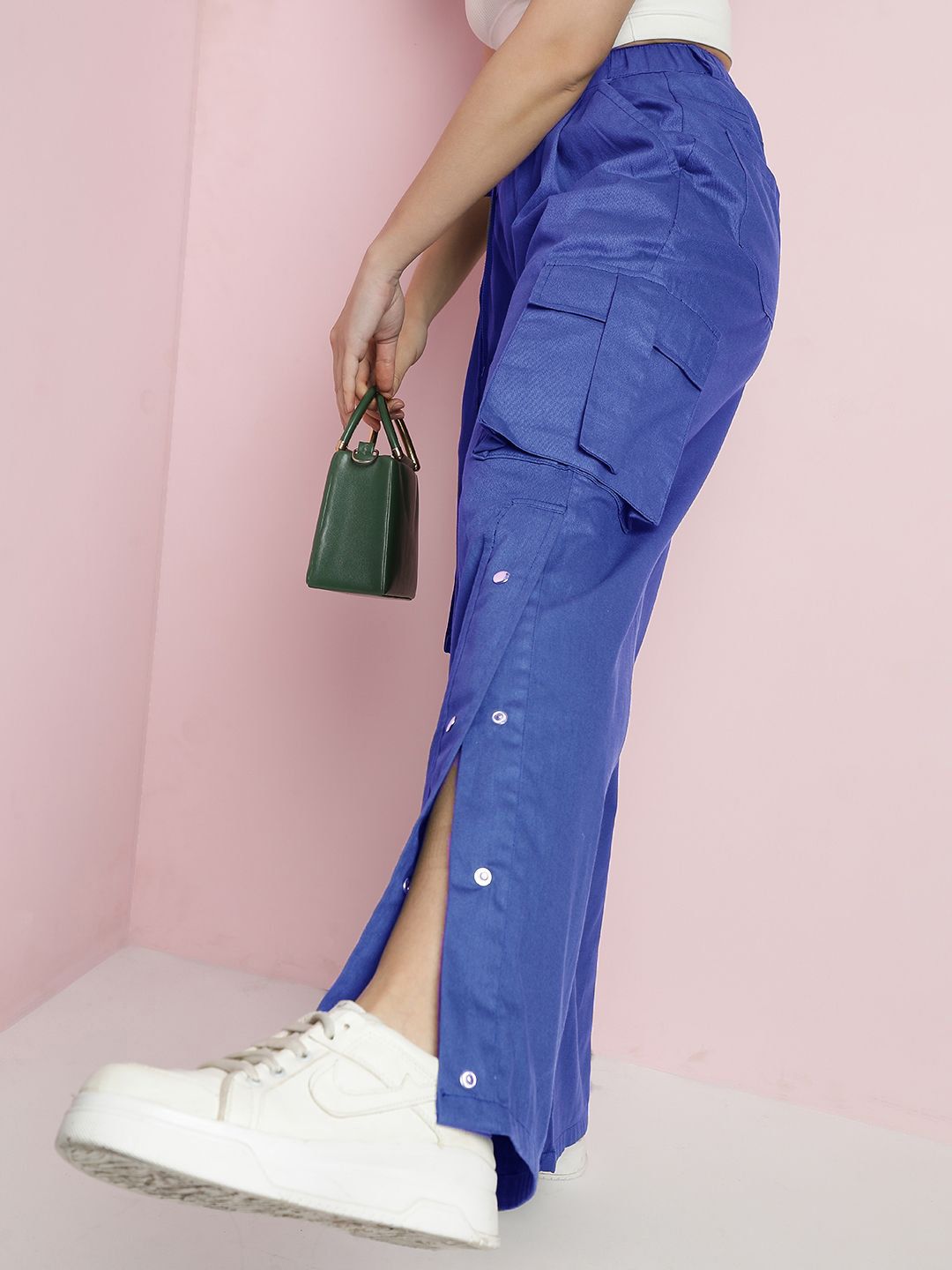 Kotty Women Relaxed Fit High-Rise Solid Cargos Trousers