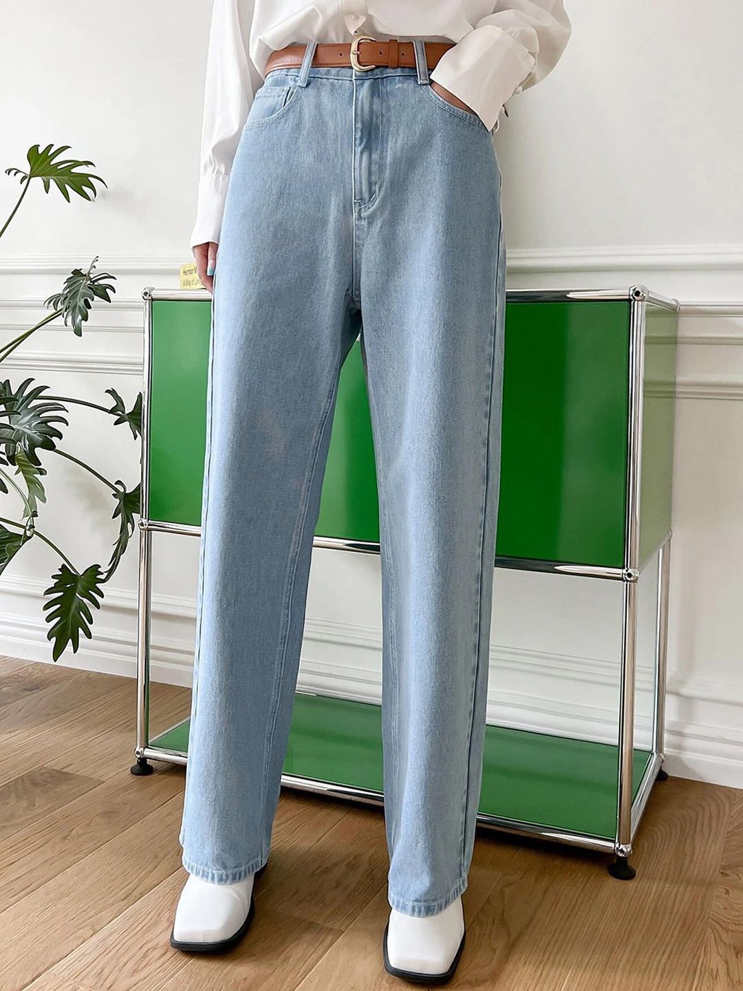 Kotty Women Straight Fit High-Rise Stretchable Jeans