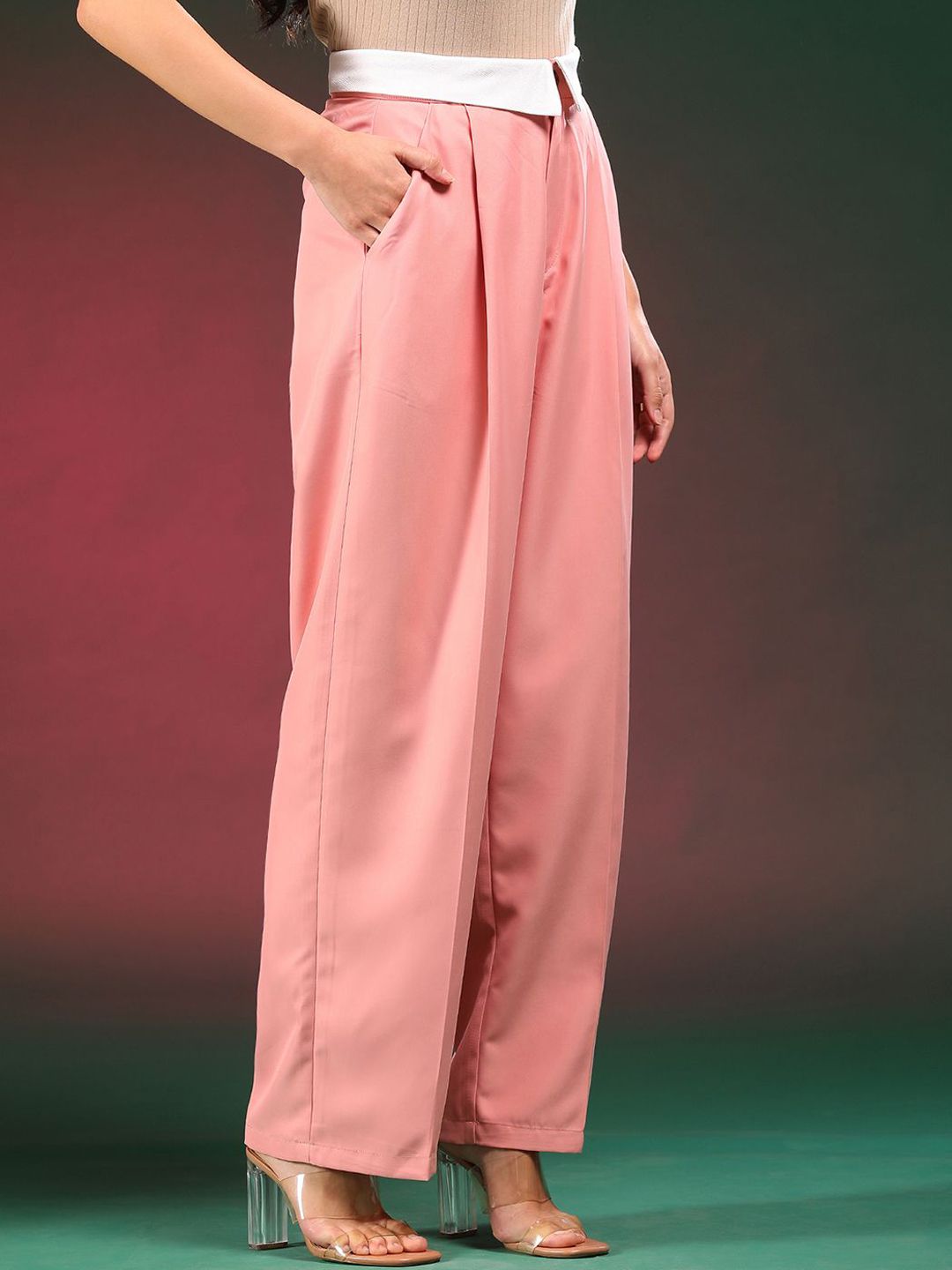 Kotty Women Solid Relaxed Straight Fit Mid-Rise Pleated Regular Trousers