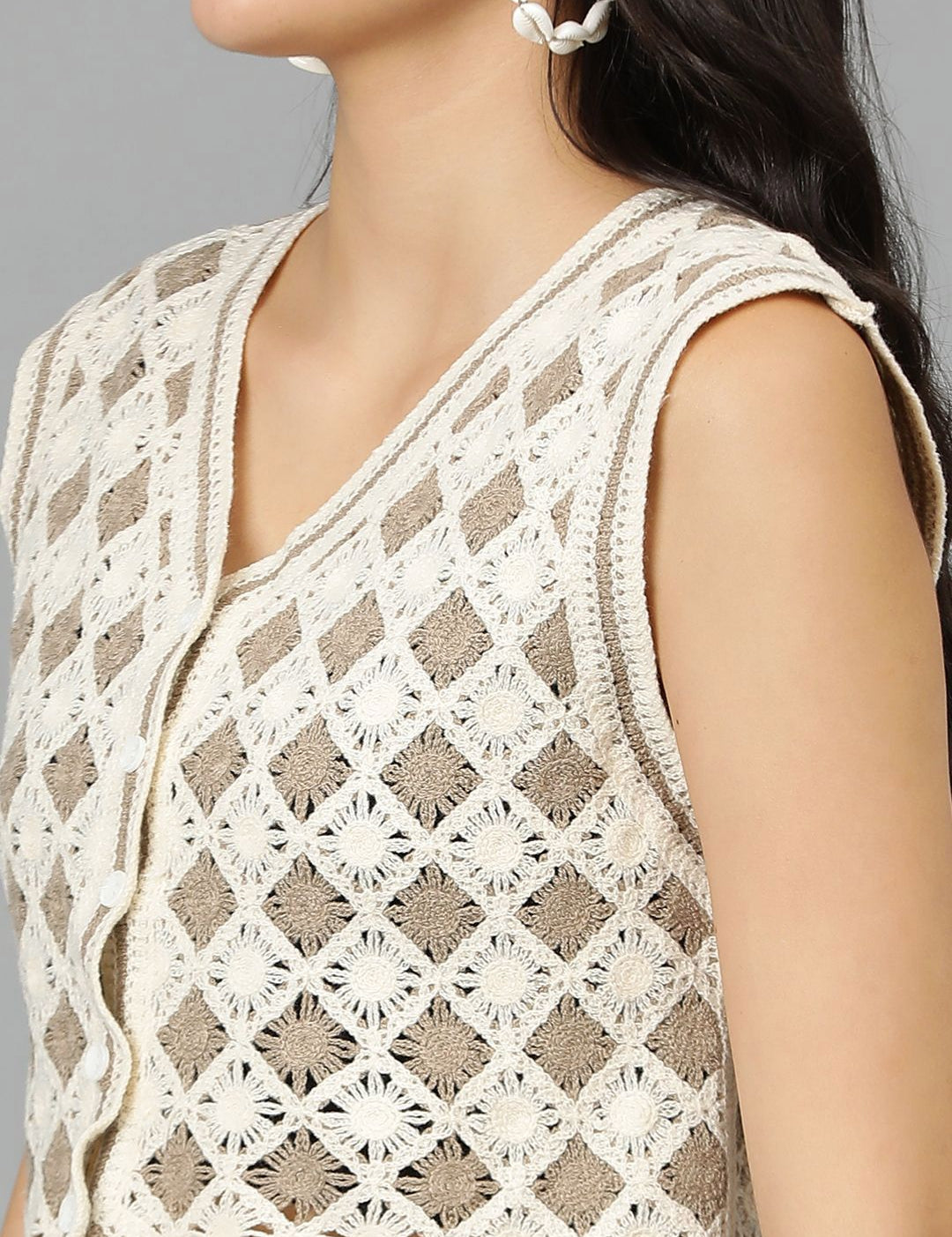Kotty Geometric Self Design Crochet V-Neck High-Low Crop Top