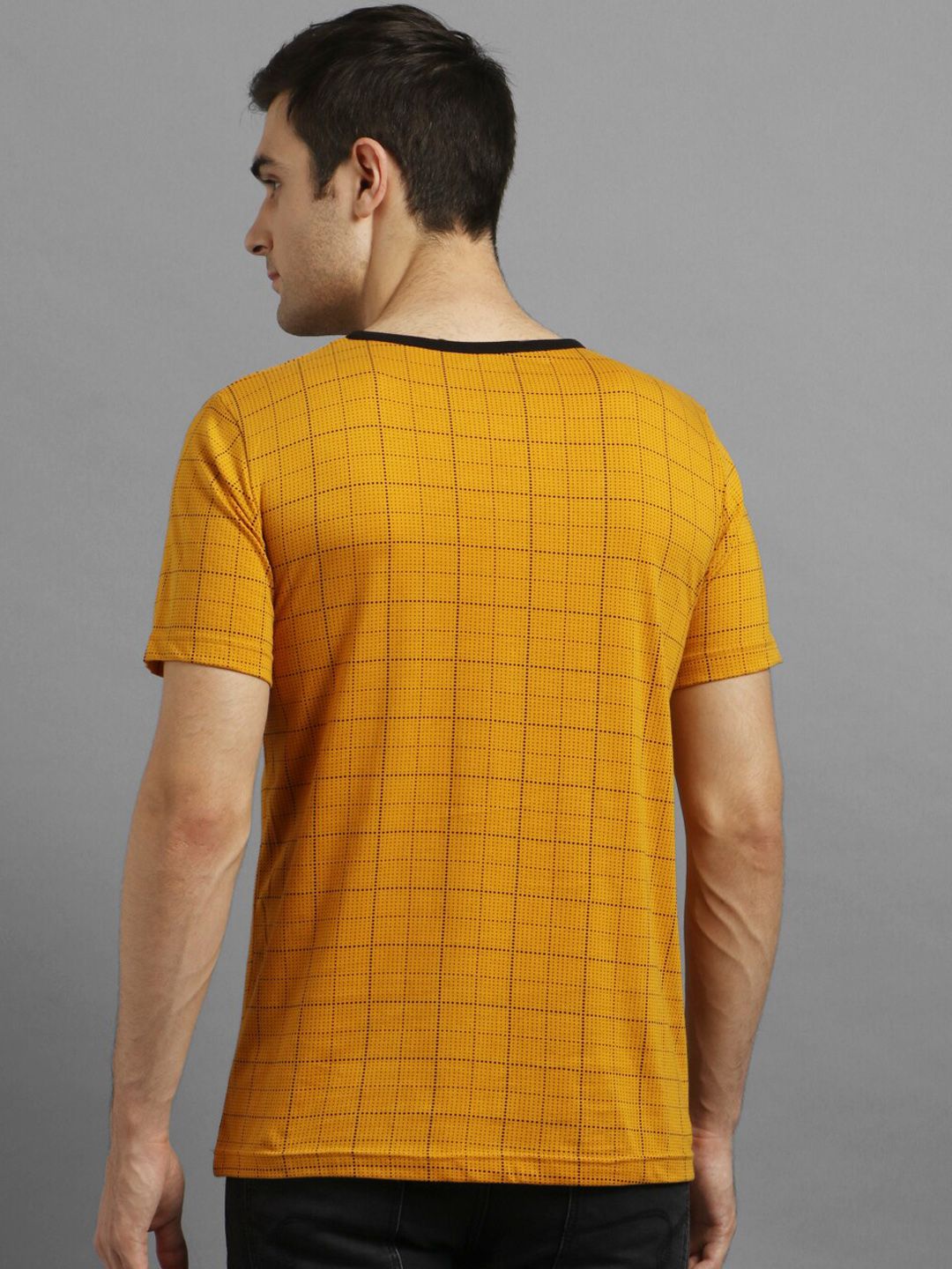 Kotty Men Yellow & Black Checked Henley T-shirt