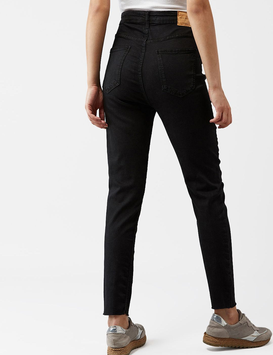 Kotty Women Black Skinny Fit High-Rise Mildly Distressed Jeans