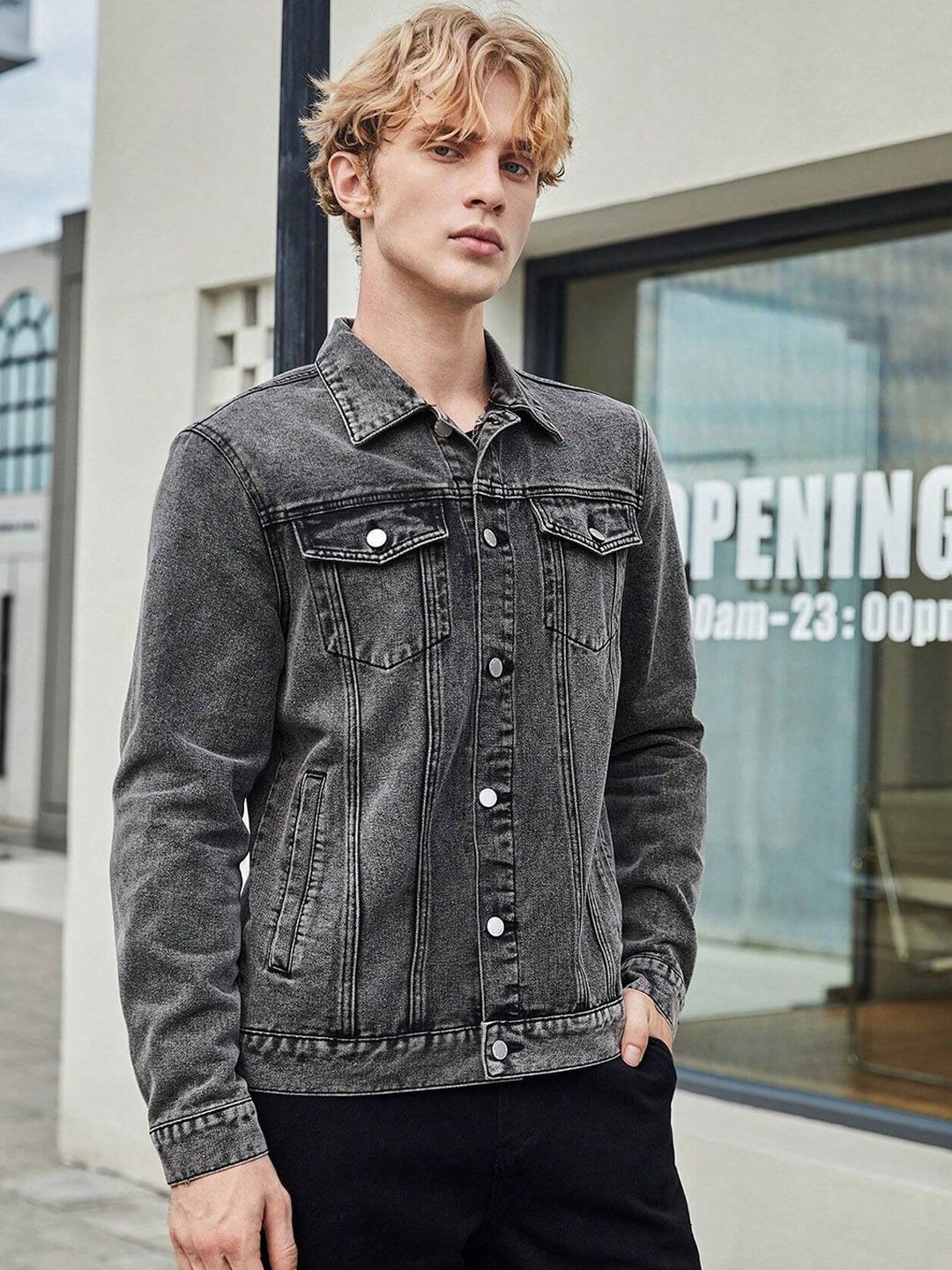 Kotty Spread Collar Washed Crop Denim Jacket