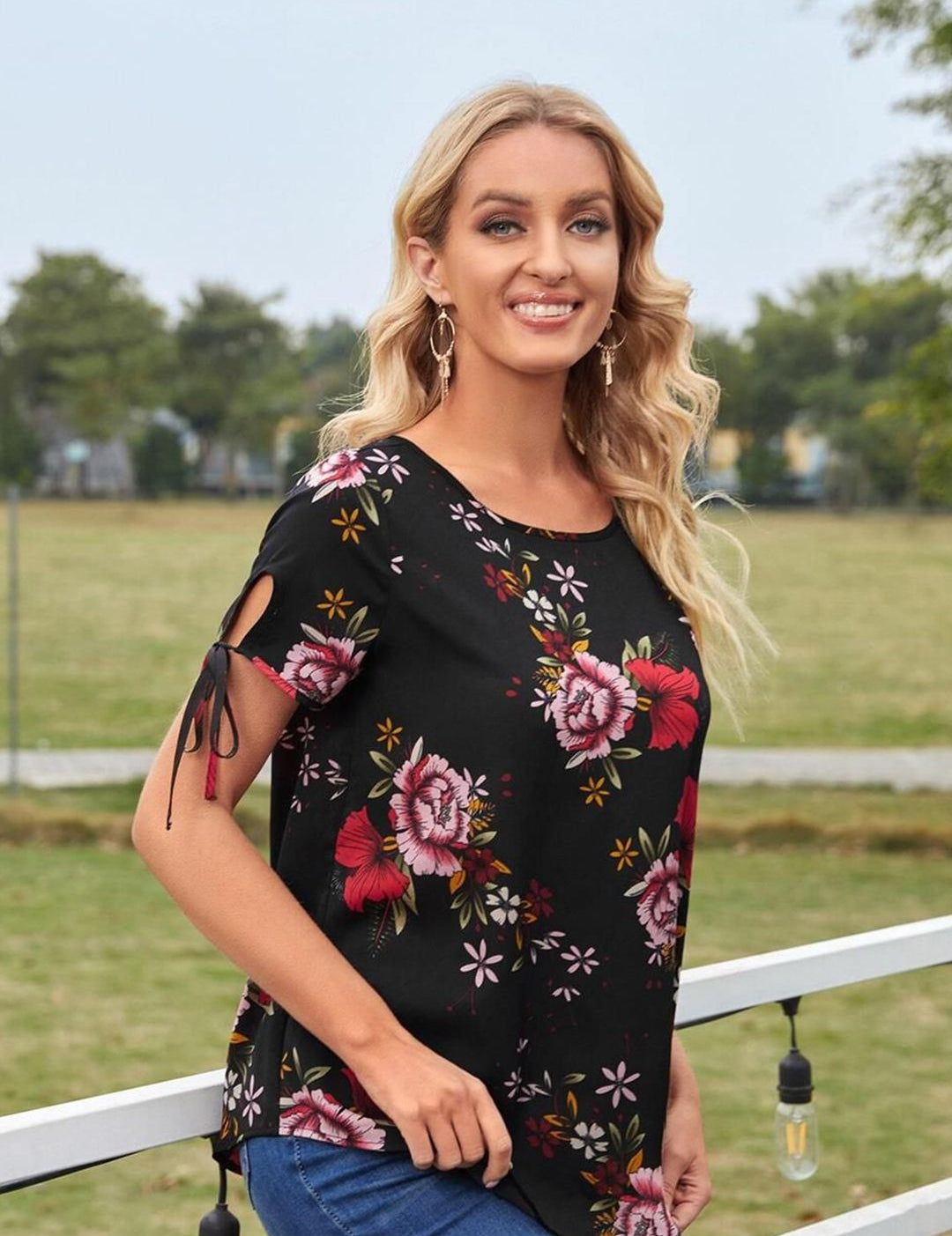 Kotty Floral Printed Round Neck Crepe Top