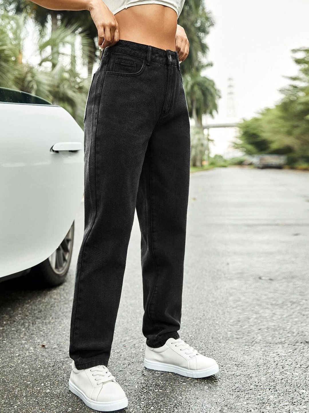 Kotty Women Black Jean Straight Fit High-Rise Slash Knee Stretchable Jeans