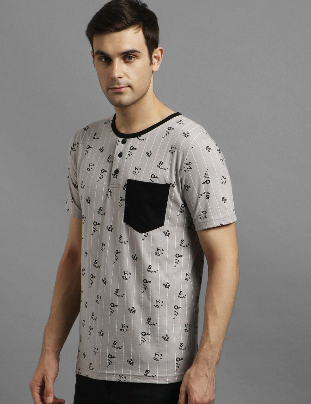 Kotty Men Grey & Black Printed Henley Neck T-shirt