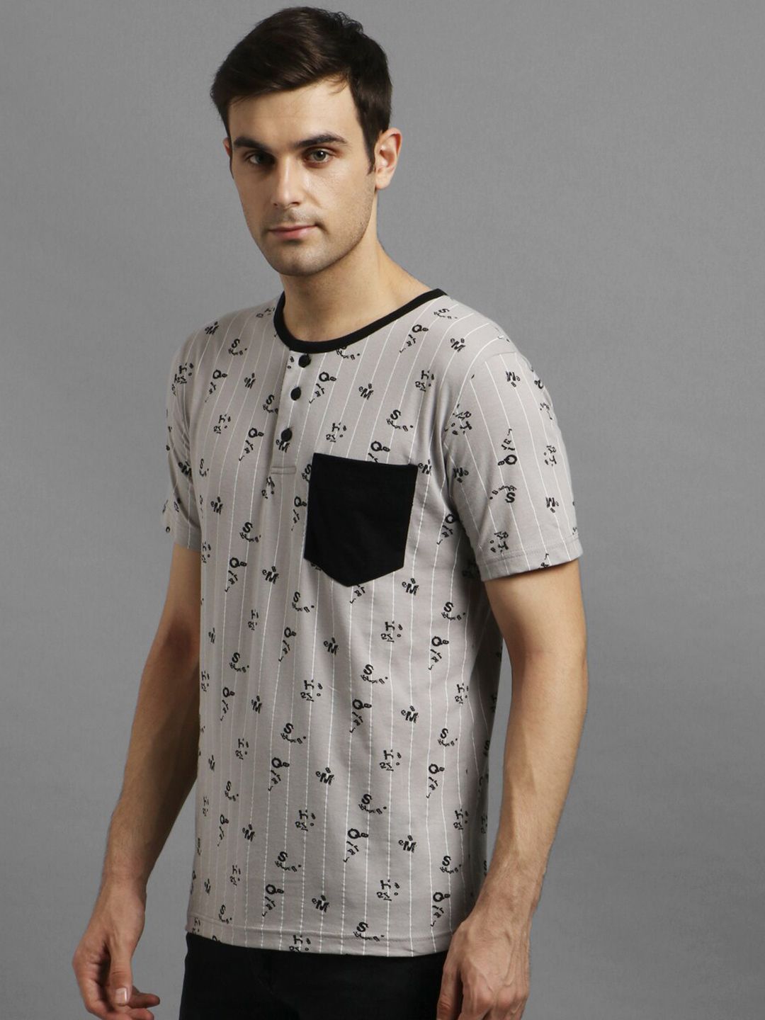 Kotty Men Grey & Black Printed Henley Neck T-shirt