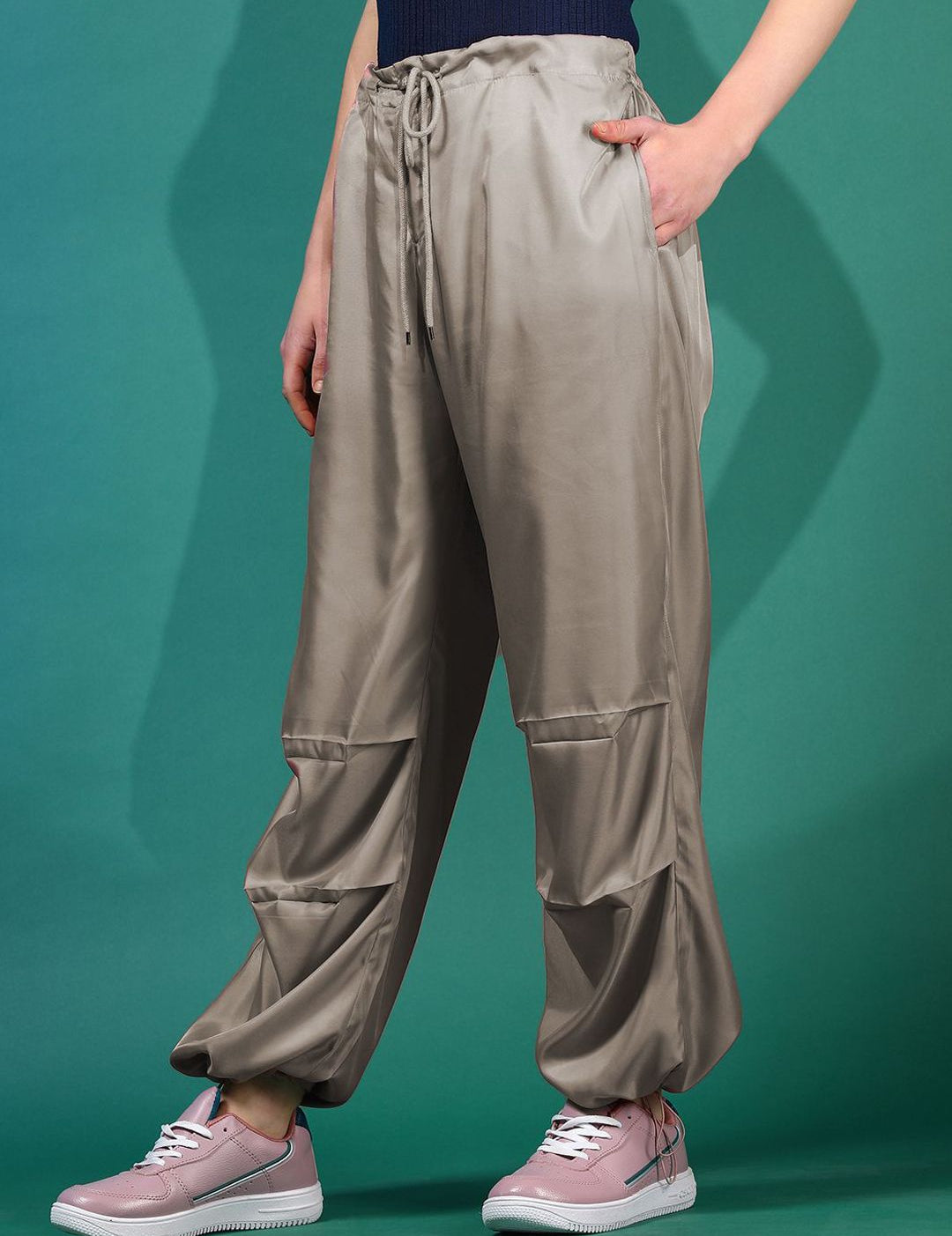 Kotty Women Relaxed High-Rise Pleated Trousers